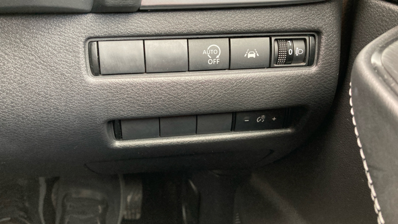 Nissan Qashqai 1.3 DiG-T MH N-Connecta 5dr Petrol Hatchback